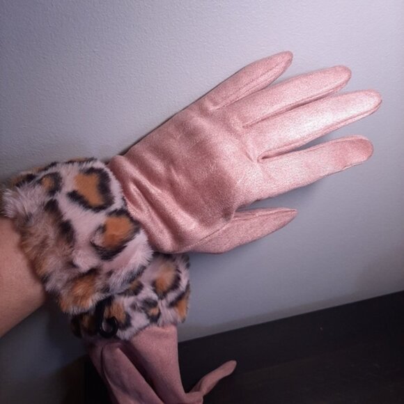 NEW Ultra Soft Faux Suede Leopard Fur Touch Screen Gloves Pink Winter Luxurious - Picture 5 of 6